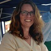 Christiane Riedmann ist für die Organisation am Kaujohle-Stand zuständig.
