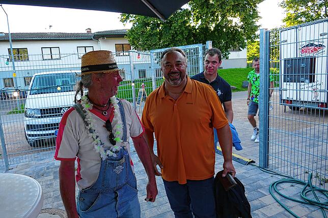 Bild 22: Generationenübergreifende Premiere der Beach-Party beim Vereinsheim des SSC Donaueschingen ein Hit