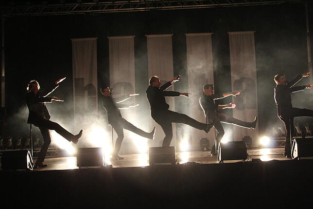 Basta brachte gekonnte Choreografien auf die Bühne – charmant und amüsant.