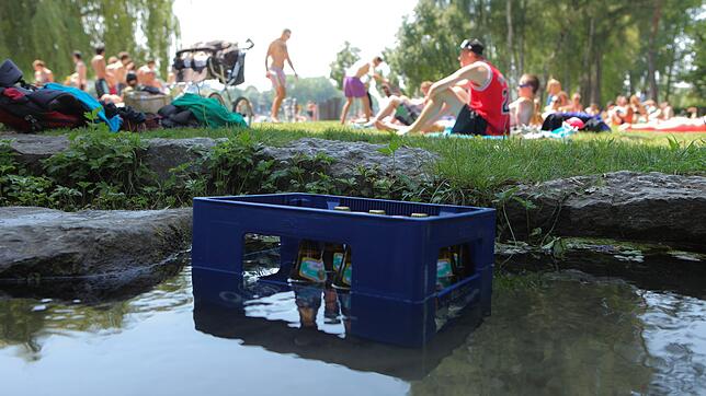 Bild : Bilanz der ersten Saison des Kommunalen Ordnungsdienst in Konstanz: Wenn der Wodka unter Aufsicht entsorgt werden muss