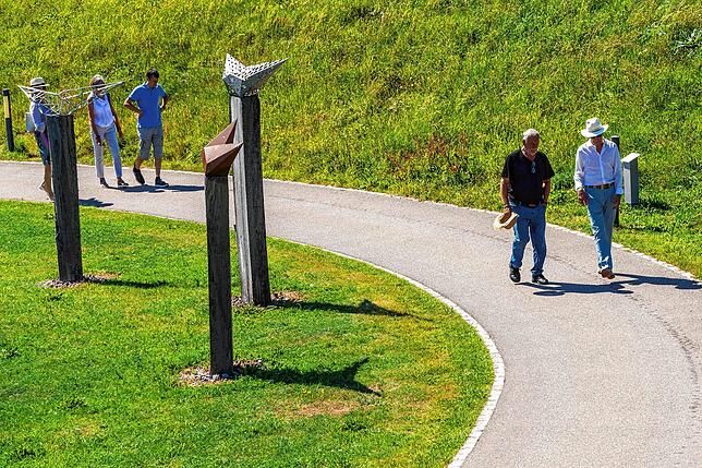 Der Skulpturenweg in Grafenhausen bei seiner Eröffnung.