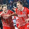 Matthias Ginter (SC Freiburg, r) feiert mit Lukas Kübler (SC Freiburg) das 1:1 gegen Eintracht Frankfurt.