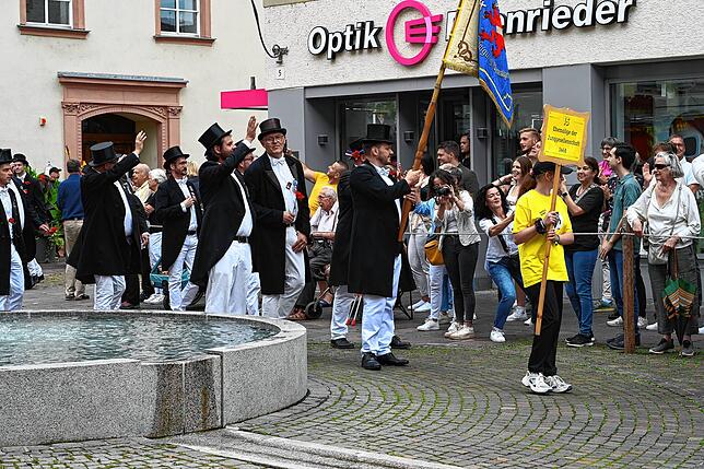 Bild 17: So schön ist das bunte Treiben am Chilbi-Festumzug (Teil 1)