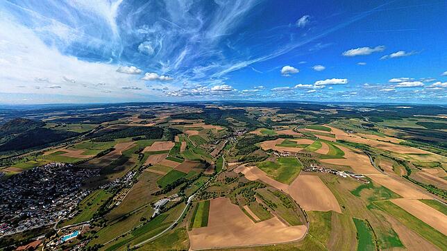 Die Hegaulandschaft, links Engen, zieht durch ihre unberührte Natur viele Menschen aus nah und fern in ihren Bann. Die Landschaft will ...
