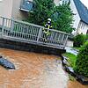 Im Juni schwillt der Entenbach in Pfohren stark an, der Einsatz der Feuerwehr ist notwendig. Ursache ist ein Starkregen, der den Pegel ...