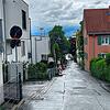 Auf diesem Fußweg von der Wollmatinger Straße in Richtung Moosstraße war der 46-Jährige am 3. Mai unterwegs, als ihn plötzlich ein ...