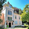 In der Villa Rheinburg können Vereine Räume mieten. Doch es gibt aus mehreren Gründen Kritik an dem Angebot.