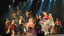 Eine gelungene zweite Weltpremiere feierte das Gloria Theater mit dem von Jochen Frank Schmidt komponierten Musical &bdquo;Tommy Tailors ...
