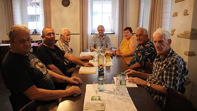 Mitglieder des Vereins bei einem ihrer Tauschabende (von links): Albert Staiger, Serge Steffen, Johann Erdle, Hans-Rüdiger Kohn, ...