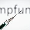 Auf der ganzen Welt wird derzeit an einem Impfstoff gegen die Atemwegserkrankung Covid-19 geforscht. der Schweizer Immunologe Martin ...