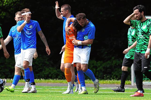 Bild 10: So sehen Sieger aus! Die besten Bilder von der Meisterfeier des SV Konstanz