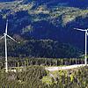 Diese beiden Windräder bei Häusern stehen bereits. Sie wurden Anfang September 2023 in Betrieb genommen. 8750 Einwendungen gibt es gegen ...