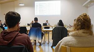 Die Diskussionen in der jüngsten Sitzung des Gemeinderats über Möglichkeiten zu Sparmaßnahmen im Haushalt des laufenden Jahres verfolgen ...