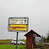 Wenige Meter hinter dem Ortsschild des Eigeltinger Ortsteils Guggenhausen, dort wo sich am linken Bildrand die Büsche befinden, beginnt ...