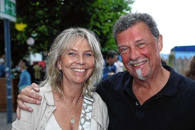 Bild 26: Die Gäste feiern beim Stadtgartenfest: Hier sind die Fotos vom ersten Abend