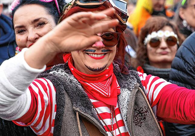 Bild 34: Fastnacht auf dem Schienerberg: Tausende feiern den Höriumzug mit kreativen Mottos