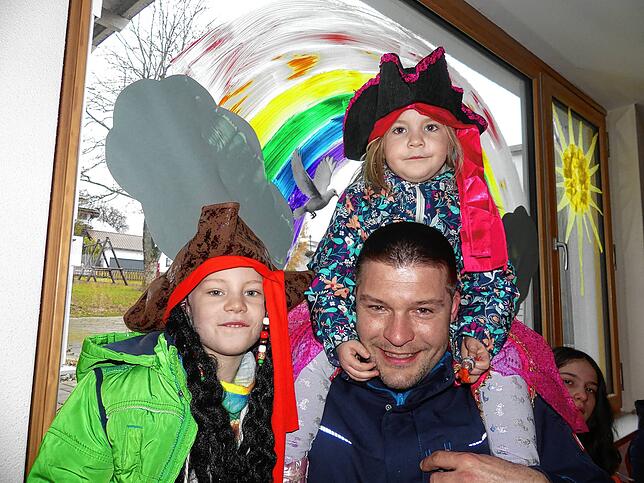 Bild 10: Rathaussturm in Ahausen: Die beeindruckendsten Bilder des Fasnacht-Spektakels in 2025