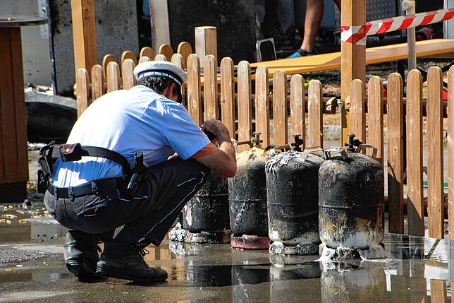 Bild 11: Bilder der Brandstelle nach einem Feuer auf dem Seehasenfest