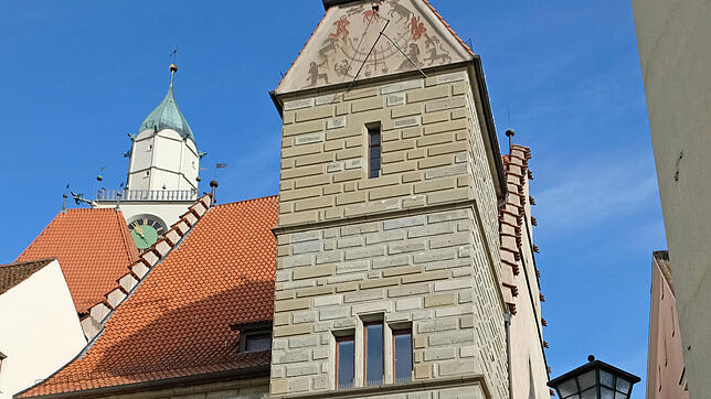 Der feuersicher abgeschirmte Pfennigturm war mit dem neuen Rathaus im Jahr 1494 fertiggestellt worden: Sein Name erinnert daran, dass ...
