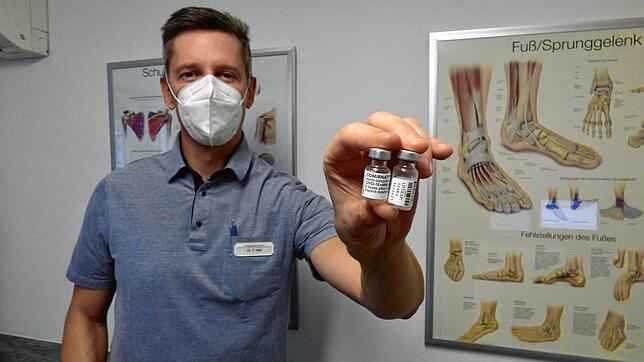 Das Orthpädische Zentrum in Bad Säckingen wird angesichts der Engpässe jetzt auch Impftage anbieten. Orthopäde und Unfallchirurg Dr. ...