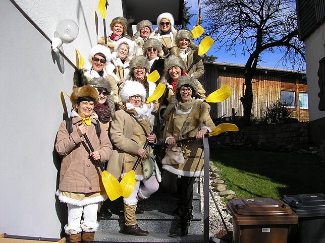 Durch den Klimawandel verschlägt es eine Gruppe Trapper, Anita Durler, Eveline Stobbe, Ariane Boll, Helma Blassmann, Bärbel Beha, ...