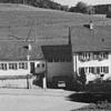 Bis 1961 wurde die Zollhundeschule in Epfenhofen betrieben, hier im Bild die Verwaltungs- und Schulungsräume sowie ein Wohngebäude.