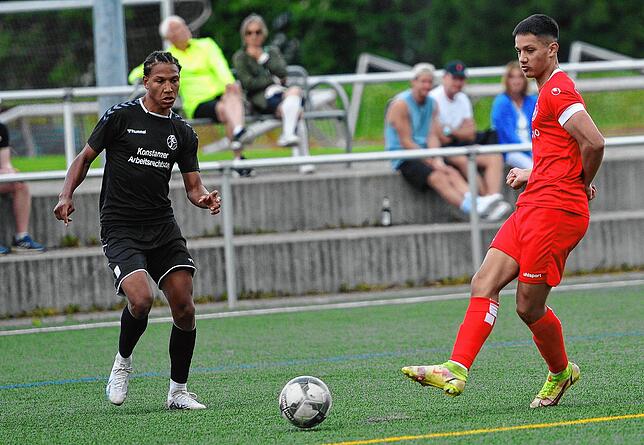 Joao Pereira (rechts) konnte trotz intelligentem Passspiel, die rollende Tor-Lawine des SC Konstanz-Wollmatingen nicht mehr aufhalten.