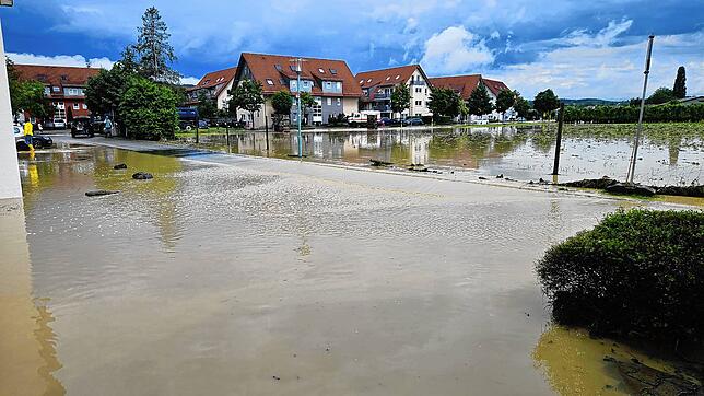 Die Aufarbeitung läuft immer noch: Niederschläge von 50 Liter pro Quadratmeter innerhalb kürzester Zeit sorgten in Oberteuringen am 26. ...