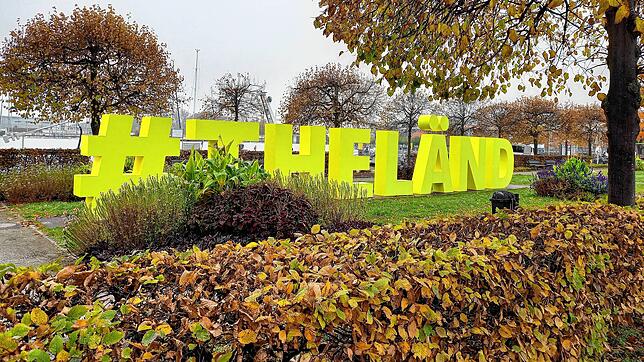 In Konstanz taucht an verschiedenen Stellen der Schriftzug #TheLänd auf. Wir haben uns auf Spurensuche begeben und herausgefunden, wer ...