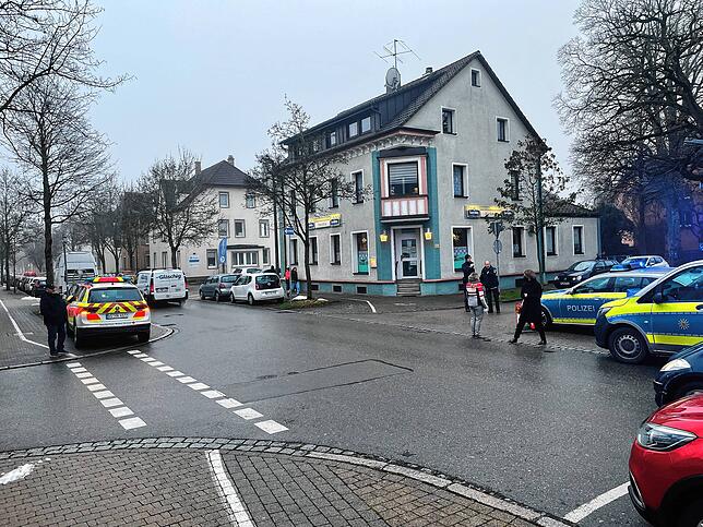 Kein Durchkommen mehr ist in Richtung Rietheim.
