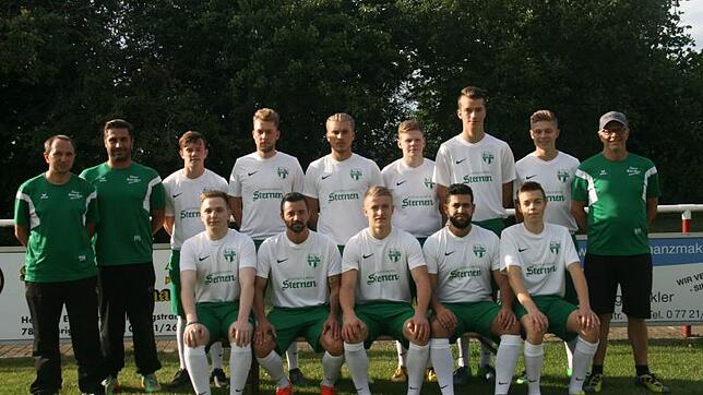 Zugänge und Trainer beim FC Brigachtal: (hinten von links) Daniel Hauser (Co-Trainer), Massimo Verratti (Trainer), Stefan Thelen, ...
