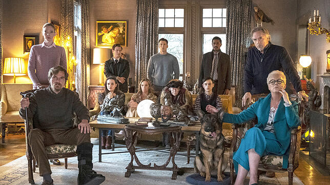 Sie alle spielen mit: Michael Shannon (l-r), Riki Lindhome, Ana de Armas, Noah Segan, Toni Collette, Chris Evans, K Callan a, Jaeden ...