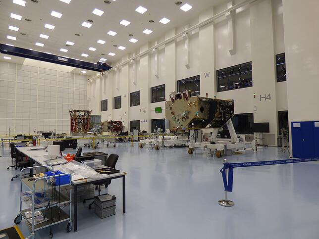 Mit dem Reinraum im ITC (Integrated Technology Centre) erweitert der Luft- und Raumfahrtkonzern Airbus in Immenstaad seine Kapazitäten ...