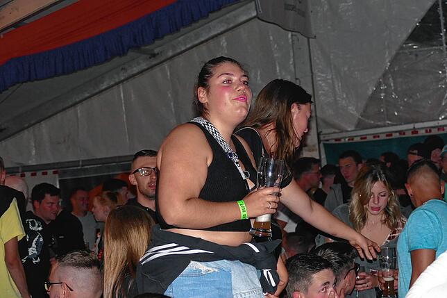 Bild 19: Bergfest in Fürstenberg: Ob8Blech bringt am Samstag die Besucher in Stimmung