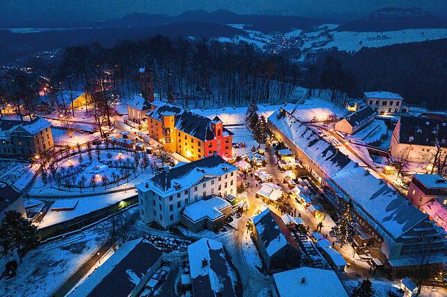 Gut besucht: Der Weihnachtsmarkt auf der Festung Königstein lockt viele Besucher an.