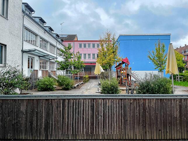 Der Innenhof der Kita. Für die Einrichtung ist viel Geld in die Gebäude gesteckt worden. Deshalb werden sie auch erhalten.