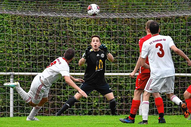 Bild 11: FC Wallbach sichert sich ein 2:2 gegen den FC Schönau &ndash; und wir haben die Bilder!