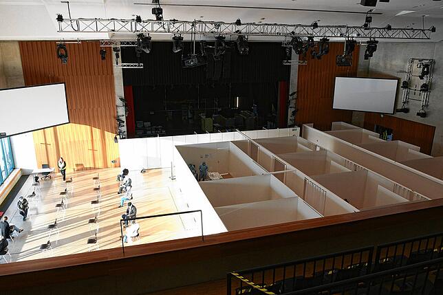Das Kreisimpfzentrum für den Kreis Konstanz für die Corona-Impfung in der Stadthalle Singen hat am 15. Januar seinen Betrieb aufgenommen.