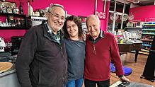 Der amtierende Vorsitzende Lothar Rudolf Sieber (links), Chorleiterin Susanne Wagner und der Ex-Vorsitzende Chris von Bennigsen.