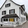 Steht zum Verkauf: Das Haus Bottighofen, Hauptstrasse 1, in dem sich 2020 ein schreckliches Verbrechen ereignet hat.