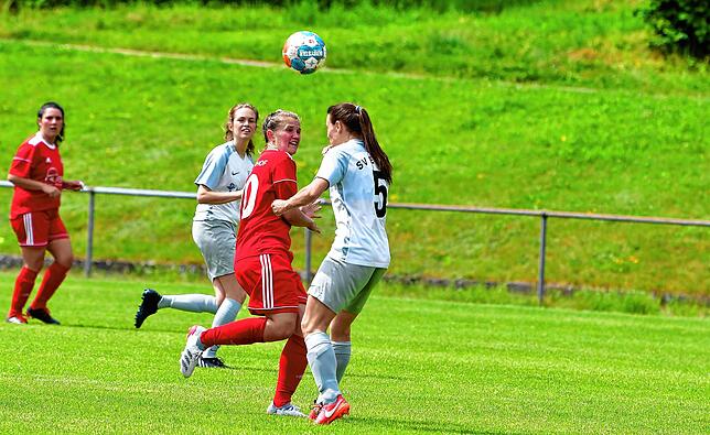 Bild 11: SV Niederhof besiegt SG Ebnet mit 4:1 im Hinspiel der Verbandsliga-Relegation &ndash; wir haben Bilder!