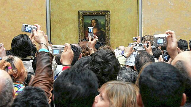 Ganz normaler Alltag im Louvre: Das dahinten könnte die Mona Lisa sein. Hier ein Bild aus dem Jahr 2005 &ndash; damals war die ...