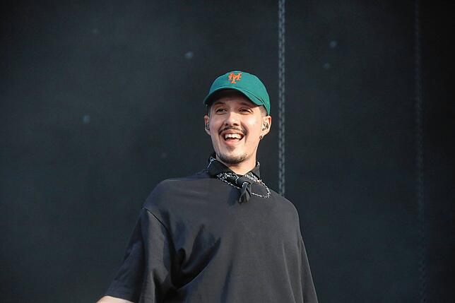 Bild 13: RIN rappt am Sonntag beim Southside-Festival