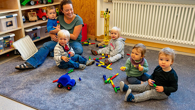 Zufriedene Kinder im Johanna-Schwer-Heims in Villingen. Erzieherin Katharina Schleicher betreut hier mehrere Kleinkinder. Doch längst ...