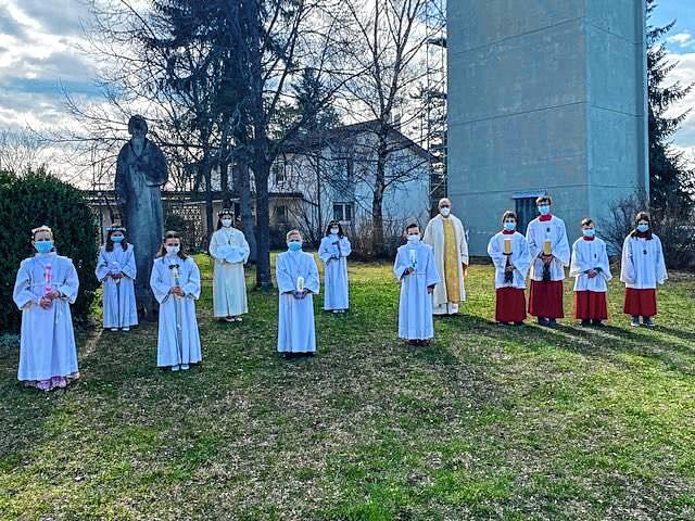 In der Pfarrgemeinde St. Bruder Klaus in Villingen empfangen die Kinder ihre erste heilige Kommunion.