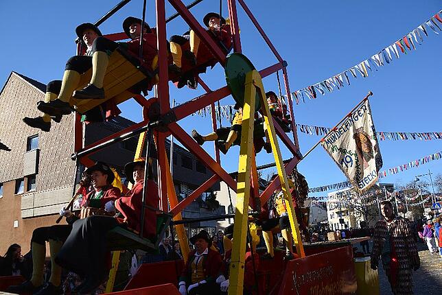 Bild 28: Bilder vom Narrentreffen der Urviecher-Zunft Bad Dürrheim: Großer Festumzug (3)