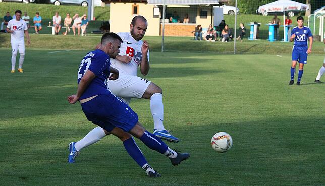 Bild 8: FC Erzingen müht sich in der Verlängerung zum 3:2-Pokalsieg beim Lokalrivalen FC Geißlingen &ndash; und wir haben Bilder!