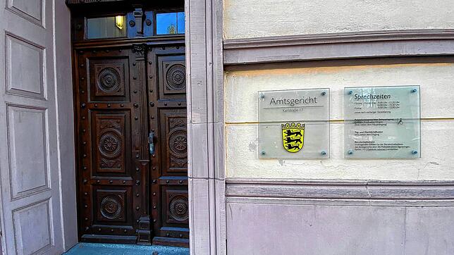 Das Schöffengericht Sigmaringen hat einen 41-Jährigen vom Vorwurf der Vergewaltigung seiner Ehefrau freigesprochen. Das Urteil ist noch ...