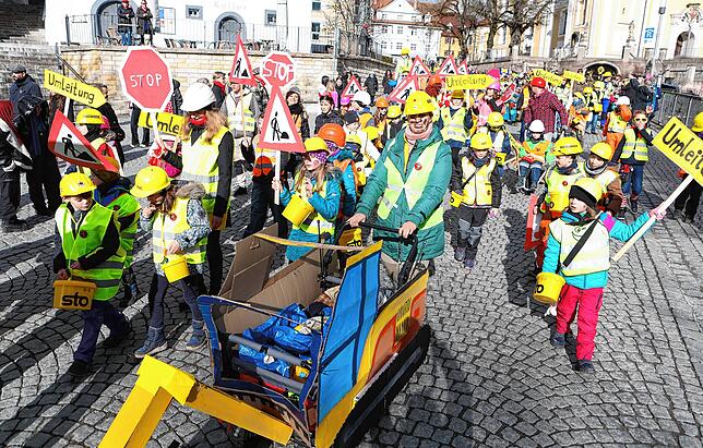 Bild 15: Donaueschingen: Kinderumzug zum Schmutzigen Donnerstag begeistert die Stadt – Bilder!