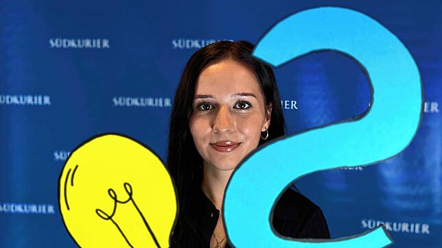 Der SÜDKURIER lädt zur Quiznacht. Volontärin Elisa Gorontzy freut sich über clevere Teilnehmer bei der Premiere des neuen Formats.